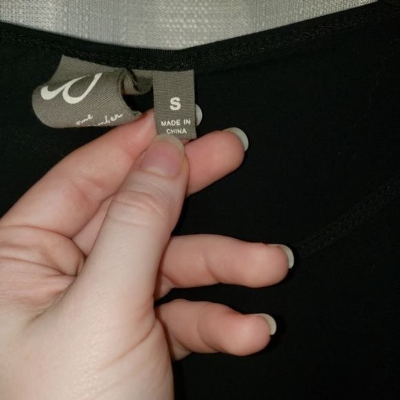 One September Eyelet Detail Bell Sleeve Blouse Size Small - Picture 4 of 8